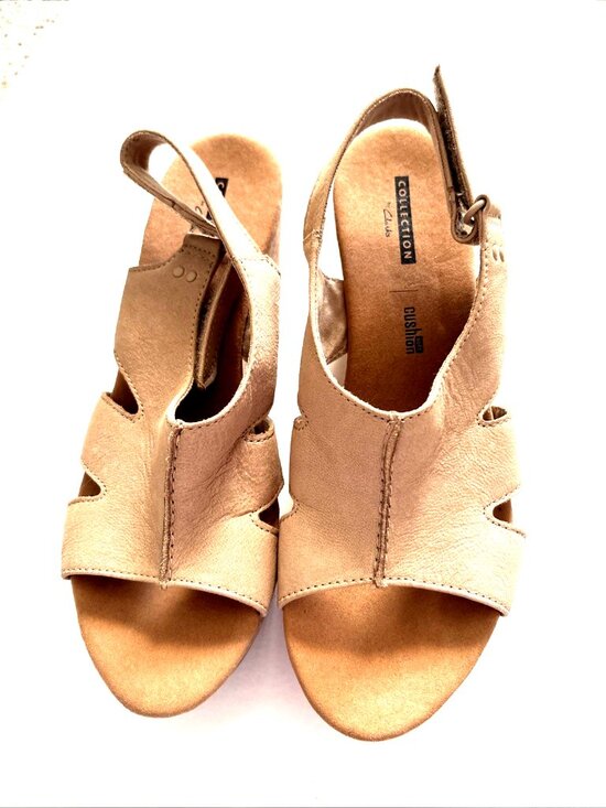 Maurices Shoes - Clarks women's wedge sandals Size 8 1/2 Medium light brown